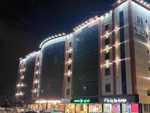 Taif Apartment | Explore بوابة الورود للشقق المخدومة with Pool & Restaurant