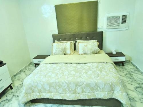 Khamis Mushait House | Spacious Five-Room Retreat with Yard in Khamis Mushait