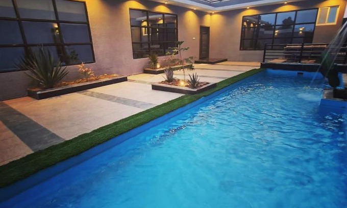 Khamis Mushait Ski Chalet | Discover شاليه الاولفيرا: Family-Friendly Retreat with Pool