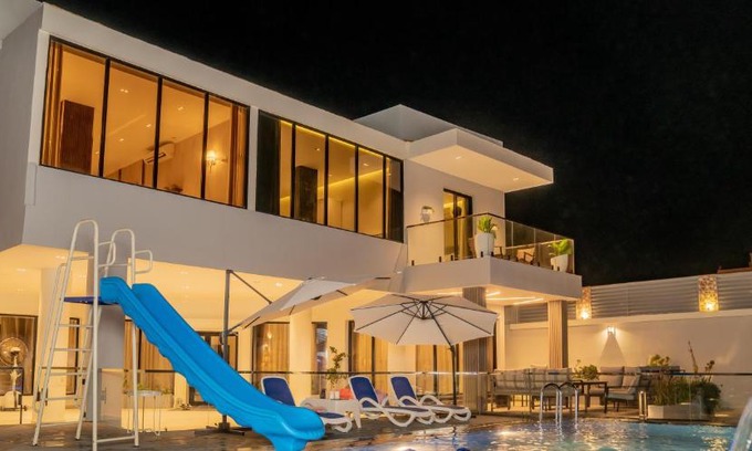 Dhahran Ski Chalet | Discover شاليه القند: Your Ocean View Retreat Awaits