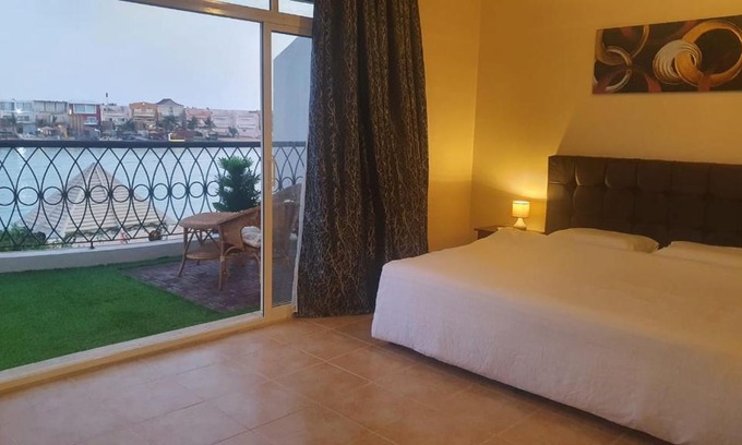 Dhahban Ski Chalet | Discover شاليه فور نايتس: Oceanfront Retreat with Pool