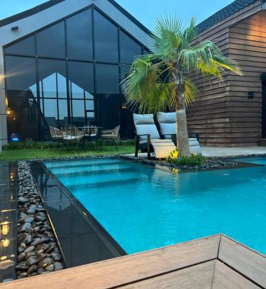 Buraydah Ski Chalet | Pet-Friendly شاليه كوتج with Pool & Hot Tub Awaits You