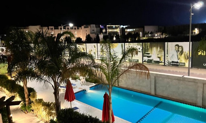 Al-Manasrah Apartment | Exceptional 4-Star Hotel with Oceanfront Pool & Spa