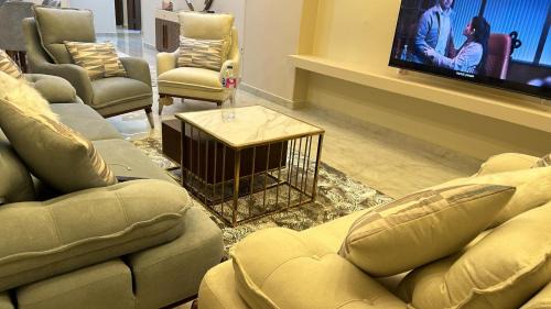 As-Salam Apartment | شقه راقيه للعائلات فقط مكيفه بالكامل بكمبوند مون سيتى بالعبور