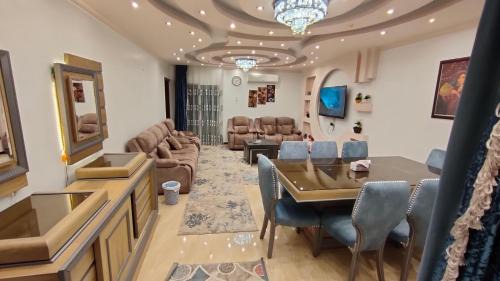 Nasr City Apartment | Super Lux Apartment for Families: Rated 10/10 with Breakfast