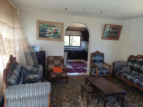 Ajloun Governorate House | Pet-Friendly Retreat in عجلون صخره - Rated 10/10!