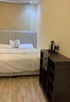 Ghirnatah Apartment | Comfortable Room with Bath for Family-Friendly Getaways