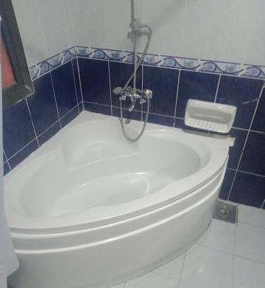Ras El Bar Hotel | Discover فندق الهوم: Family-Friendly with Relaxing Hot Tub