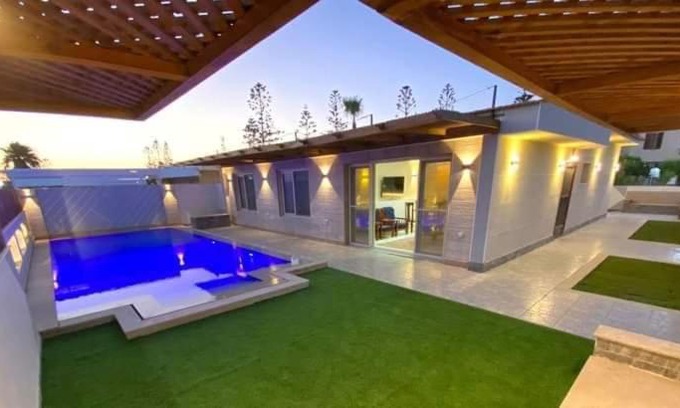 Al-'Amriyah Ski Chalet | Discover Comfort at قريه رمسيس with Pool & Pet-Friendly Options