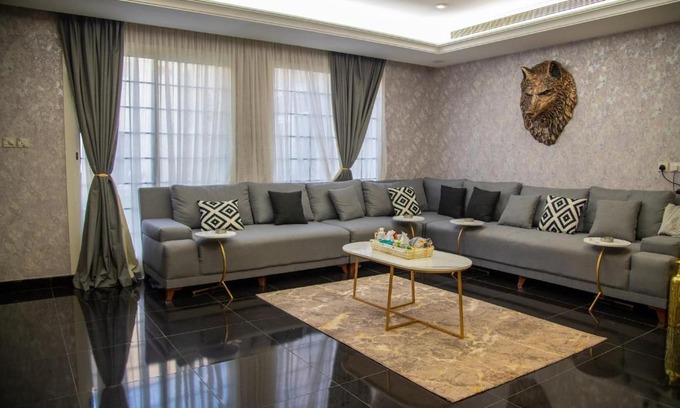 Obhur Al-Janoubiyah Villa | Villa Al-Shorouk: Family-Friendly Retreat with Pool Access