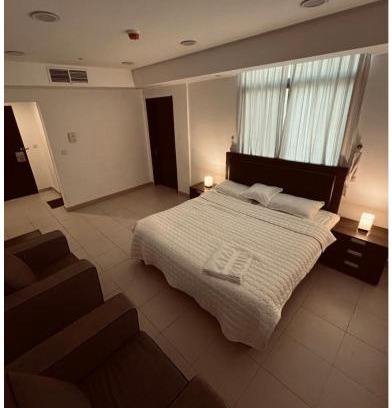 Al Jubail Apartment | Book Your Family Getaway: Breakfast Included, Child-Friendly