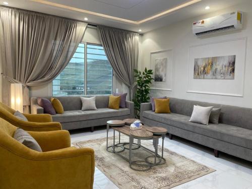 Abha House | Discover مصيف ابها: Family-Friendly Getaway with Breakfast