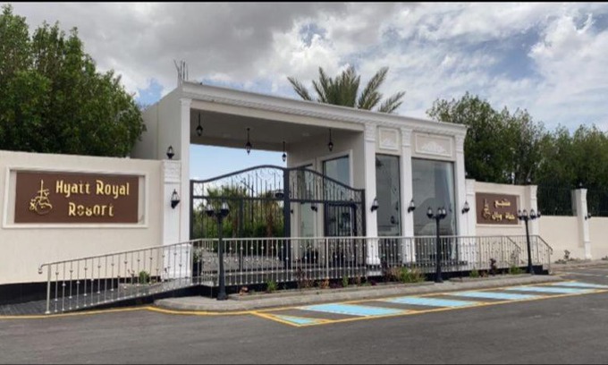 Taif House | Discover منتجع حياة رويال: Family-Friendly Getaway