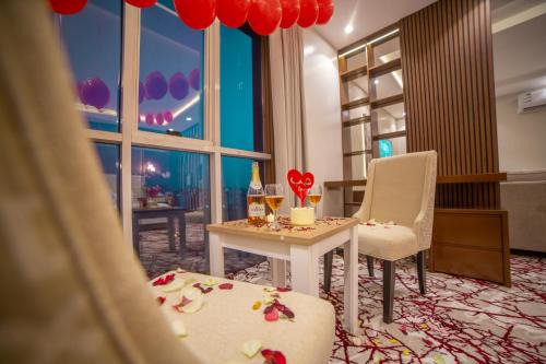 Taif Apartment | Discover فندق منتصف البيعة: Relax with Spa & Family Fun