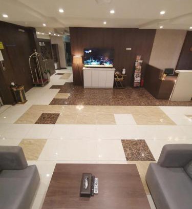 Al Kura Apartment | Discover Al Hamdaniya: Family-Friendly Stays with Breakfast