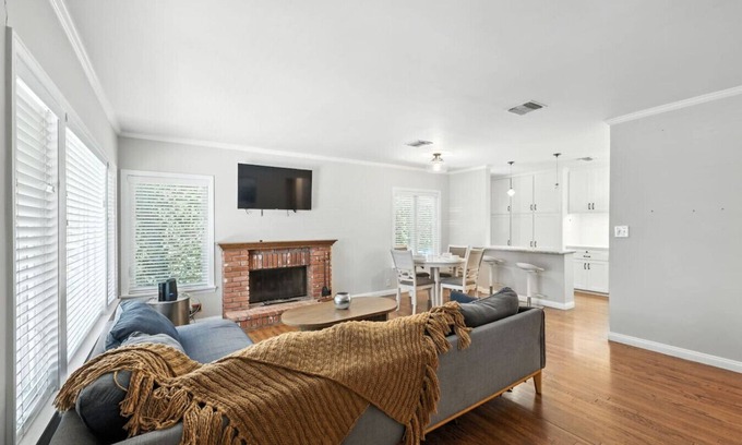 Sherman Oaks Apartment | ৎ୭ Cedros Serenity Stay ৎ୭