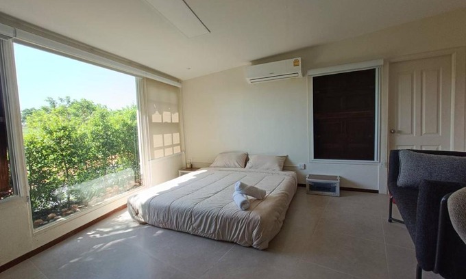 Khlong Muang House | Pet-Friendly Relaxation at กระบองแพะ with Hot Tub Access