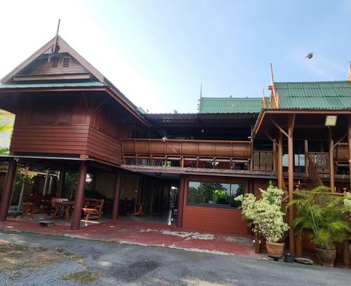Bang Len Resort | Discover Comfort at ณ ลำพญา with Family-Friendly Amenities
