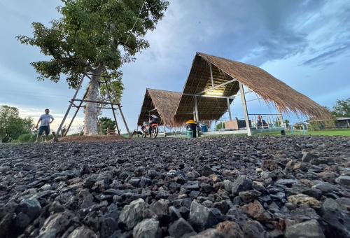 Buriram Other | Discover ทุ่งนา แคมป์: Pet & Child-Friendly Retreat