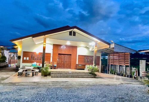Chiang Khan House | Welcoming BaanKhunTong ChiangKhan: Family-Friendly Escape