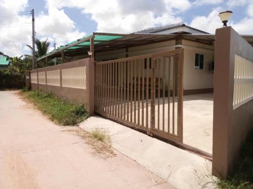 Nong Chaeng House | บ้านชาร์มมิ่ง บางเสร่ Charming Bangsaray