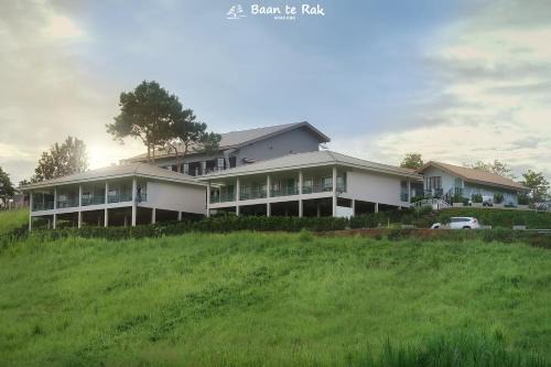 Sado Phong Hotel | Discover Baan Te Rak: Family-Friendly & 10/10 Rated Stay