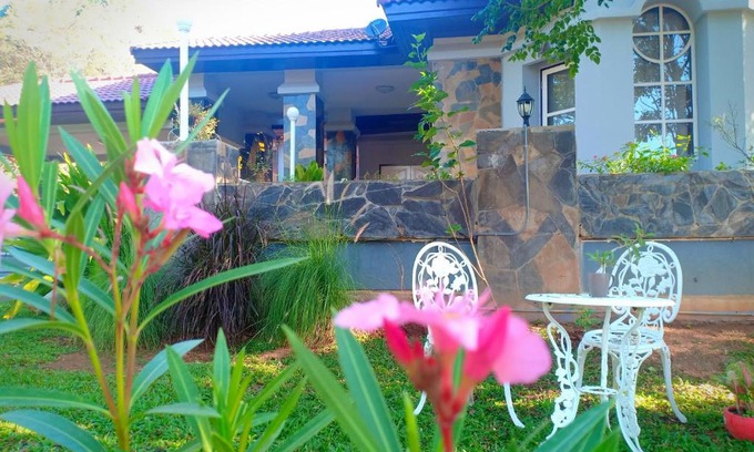 Pak Chong House | Pet-Friendly Nok Kiang Chan Home with Pool & Breakfast