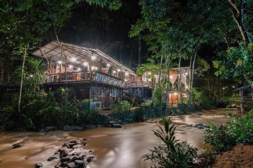 Chiang Dao District House | Experience Comfort at บ้านระเบียงน้ำ แม่แมะ with Breakfast