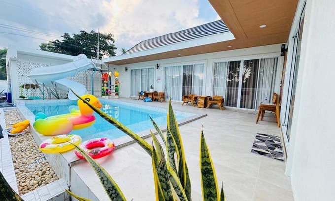 Khanom Villa | Discover บ้านลินลดา: Oceanfront Villa with Private Pool