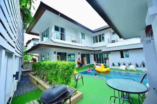 Bang Lamung Villa | บ้านลิน พูลวิลล่า พัทยา