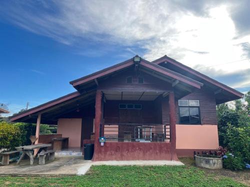 Khao Kho House | Relax at บ้านสวนหมอกเขาค้อ วาสนา - Pet-Friendly Bliss