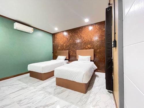Phetchaburi House | Cozy บ้านไร่แสงจันทร์ รีสอร์ท: Family-Friendly Retreat