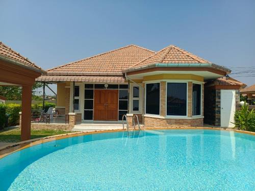 Cha-am Villa | Relaxing Retreat at Amazia Pool Villa - Family & Pet Friendly