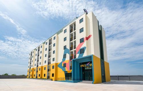 Phanom Sarakham Hotel | Explore Pillow Inn Chachengsao: Wheelchair Accessible Stay