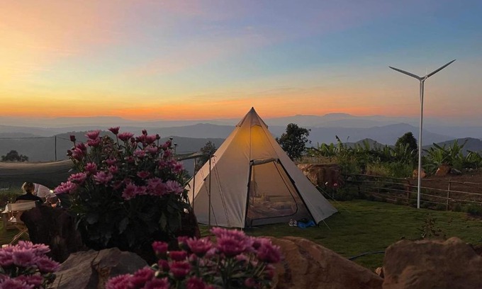 Phu Ruea House | Explore Nature at Lanpundao Camping: Family & Pet Friendly
