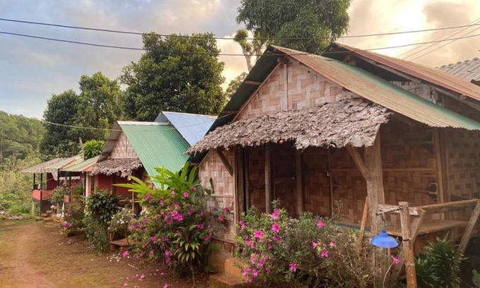 Mok Cham Pae House | Cozy Loon Pa Te Homestay in Pang Ung - Family & Pet Friendly