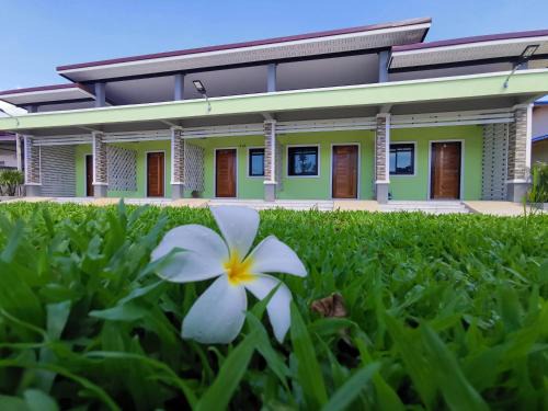 Sichon Hotel | Unwind at Leela Cozy Resort, Si Chon – Breakfast Included!