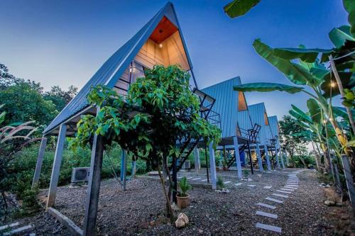 Pua Resort | Discover Huanamhill: Family and Pet Friendly Retreat