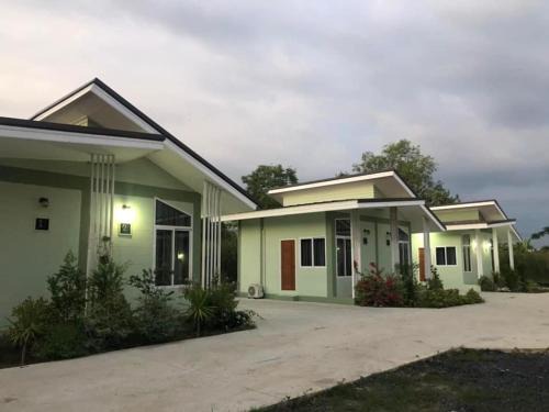 Wang Noi Resort | Pet-Friendly Retreat at ออมทรัพย์ รีสอร์ต with Hot Tub