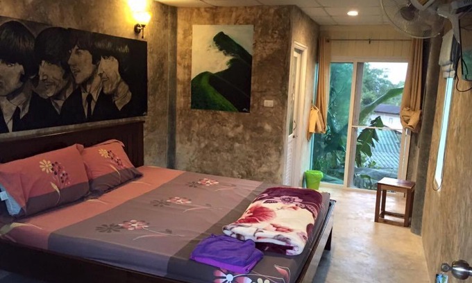 Thong Pha Phum House | Explore Comfort at อีต่องโฮมสเตย์ with Family-Friendly Amenities