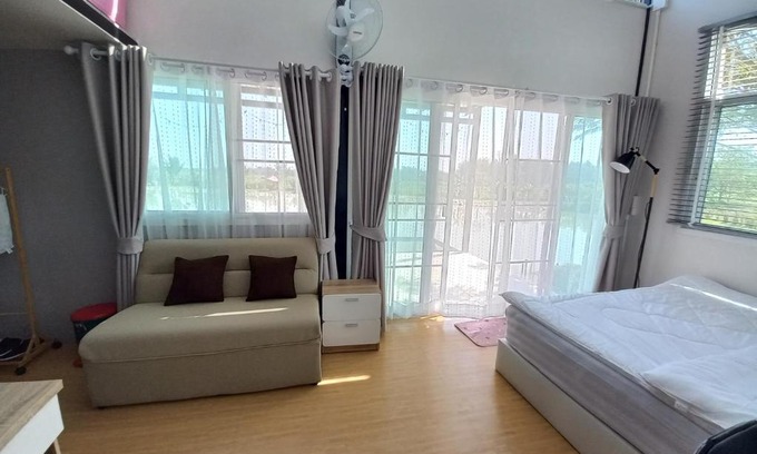Mae Kon House | Cozy Hugs by the Water: Pet-Friendly Family Retreat