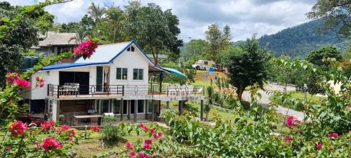 Khao Kho House | Create Lasting Memories at เขาเจ้าขา2 (บ้านริมสระ)