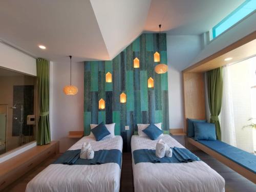 Nan Hotel | Discover The Charlie: Family-Friendly Retreat with Dining