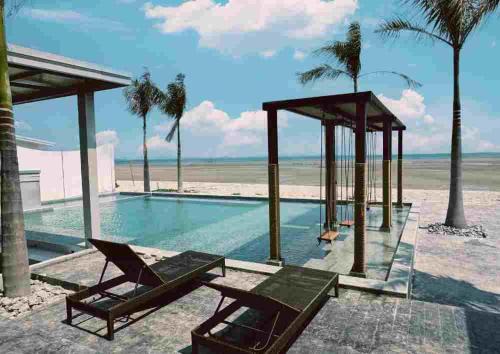 Samut Sakhon Hotel | เดอะทอย บีช รีสอร์ท เดอะแมร์