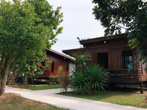 Phetchaburi Hotel | Explore the Serenity of เพชรพิชชารีสอร์ท - 4 Star Retreat