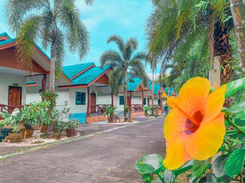 Chumphon Ski Chalet | Cozy Chumphon Retreat: Family-Friendly with Hot Tub