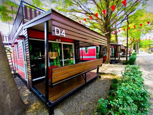 Chum Saeng Hotel | Discover โรงแรมดีเทล: A Child-Friendly Retreat