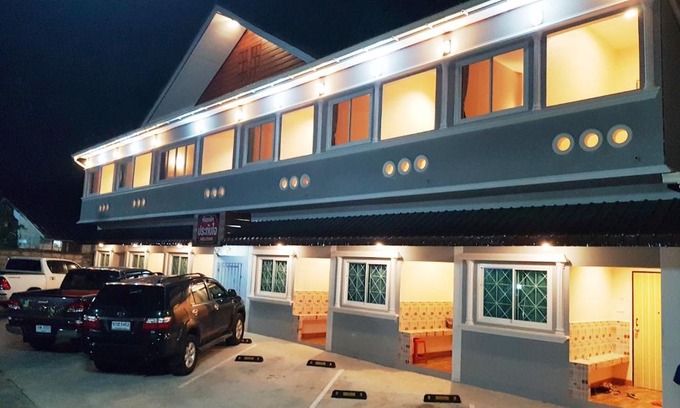 Sattahip Hotel | Enjoy Oceanfront Bliss at โรงแรมประทับใจ