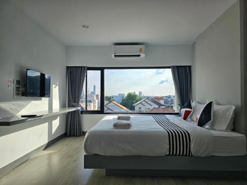 Chong Nonsi Hotel | Budget-Friendly AREA Place Sathorn with Family Amenities