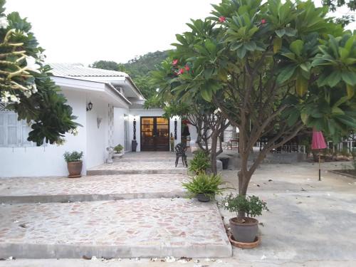 Kanchanaburi House | Budget-Friendly Stay at Rose Chalet with Family Amenities
